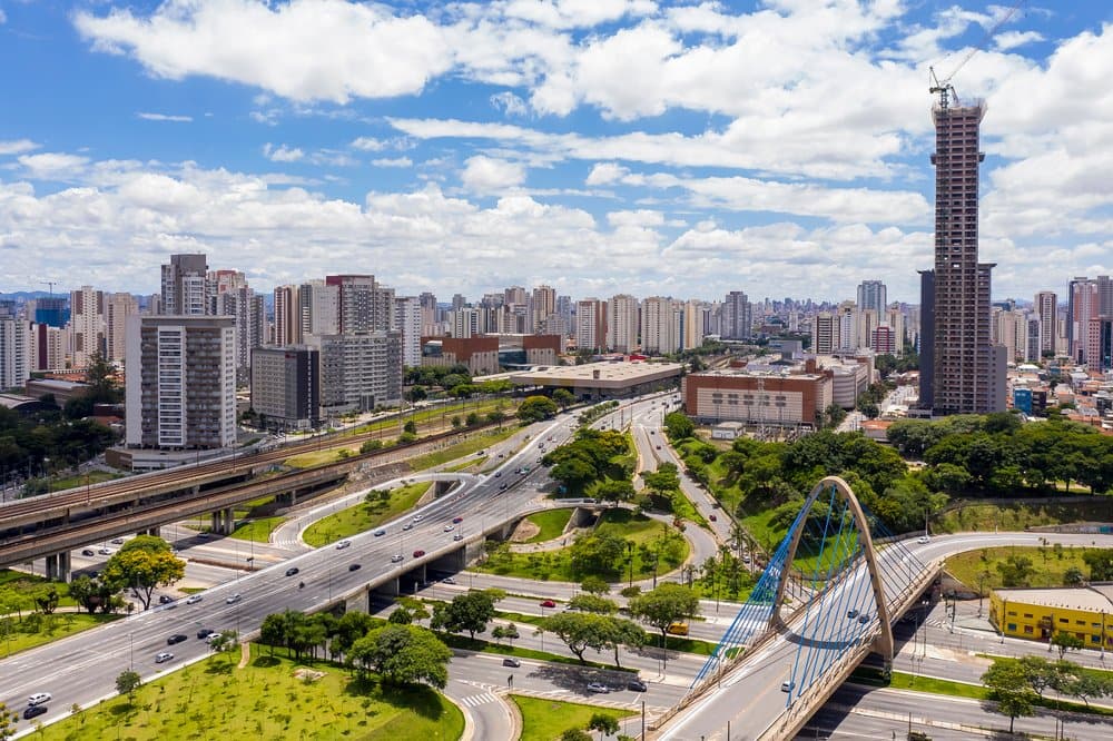 Investir em imóveis na Zona Leste: Onde encontrar as melhores taxas de retorno hoje?